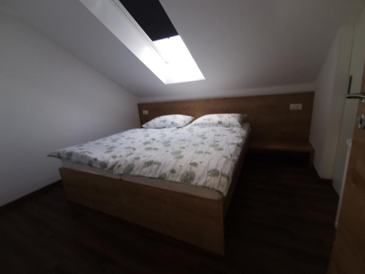 Hotel Gostilna S Prenocisci Pav à Rakek Extérieur photo