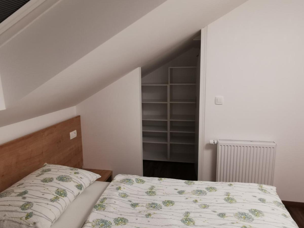 Hotel Gostilna S Prenocisci Pav à Rakek Extérieur photo