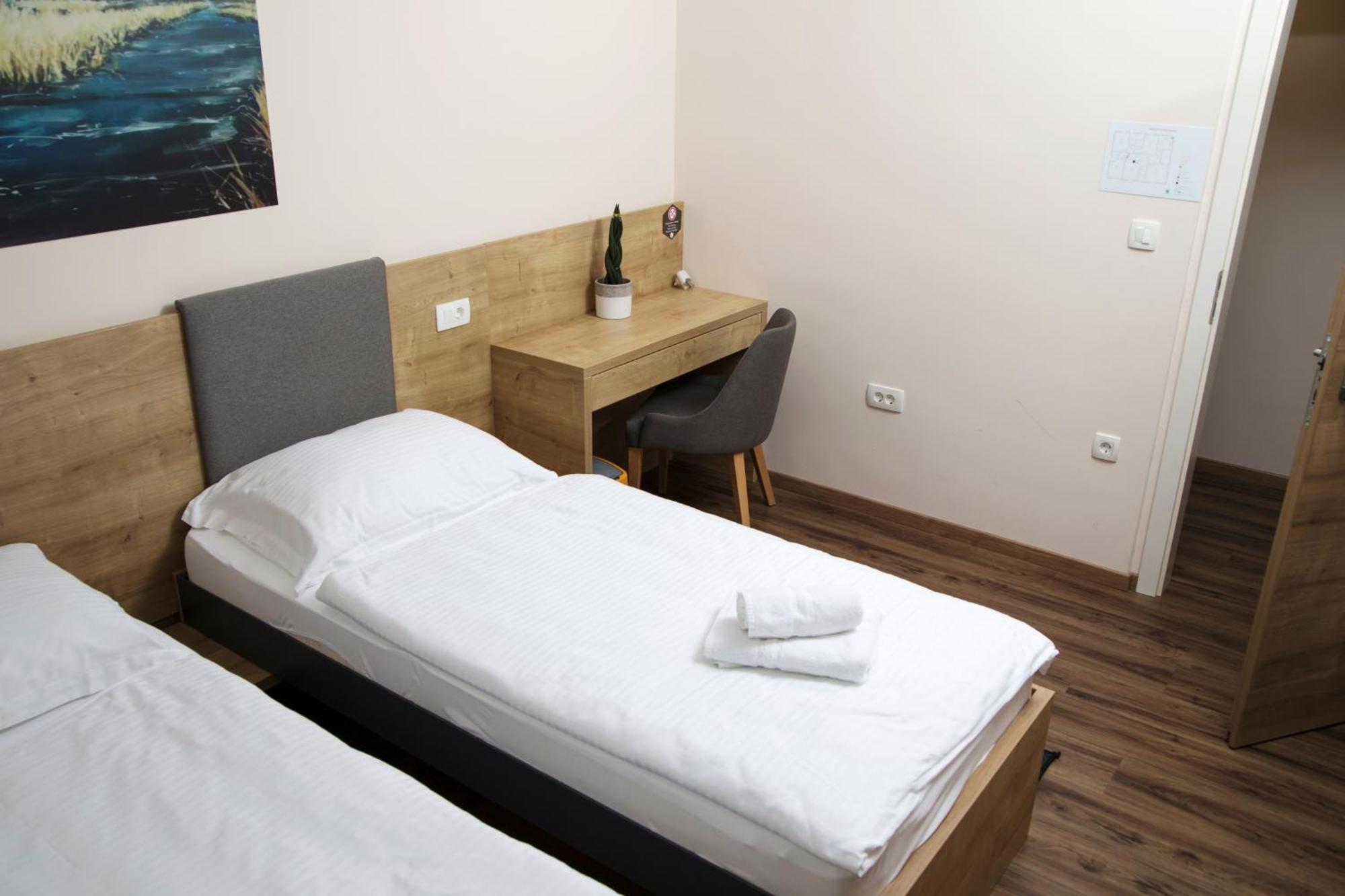 Hotel Gostilna S Prenocisci Pav à Rakek Extérieur photo