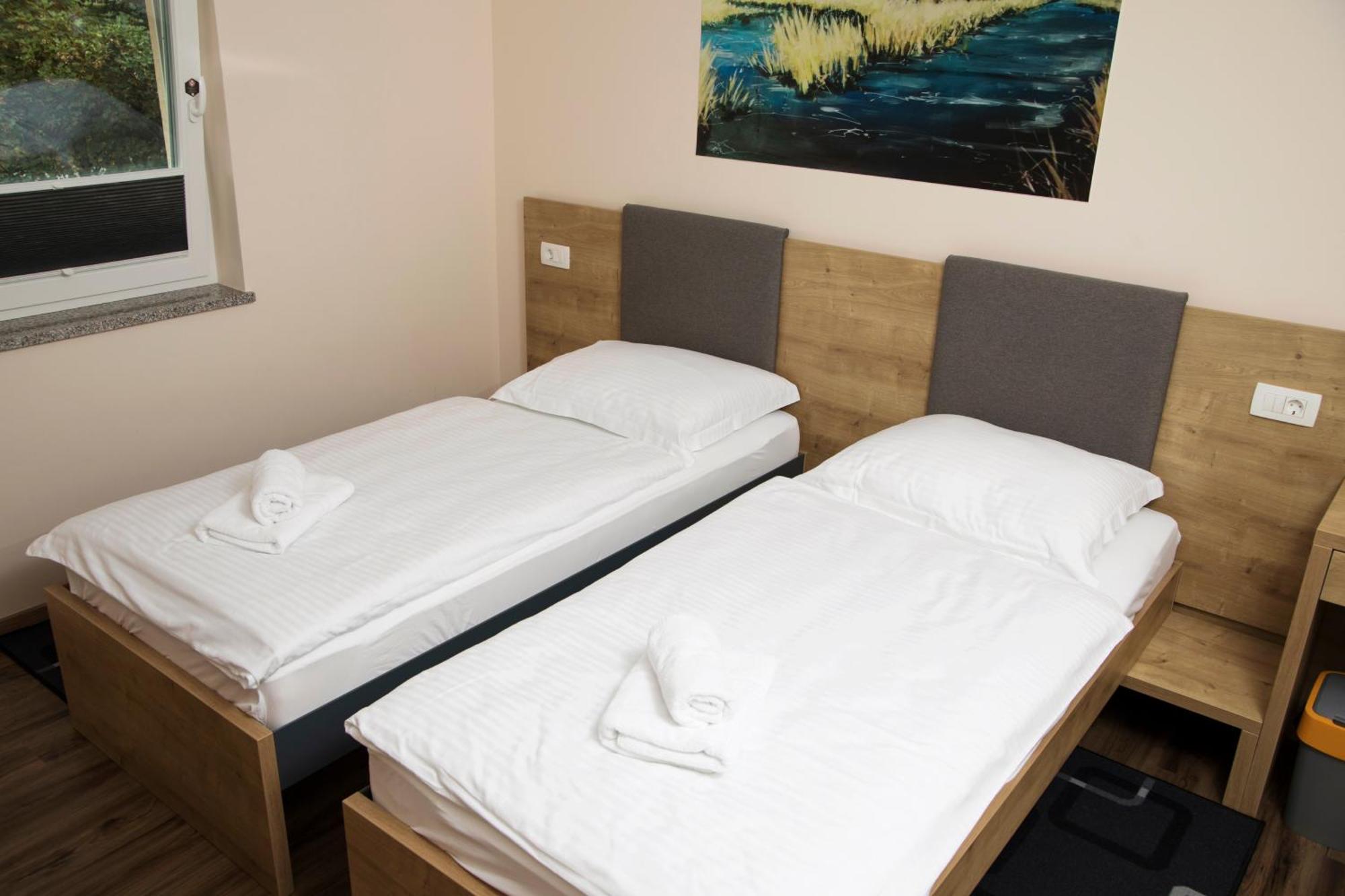 Hotel Gostilna S Prenocisci Pav à Rakek Extérieur photo