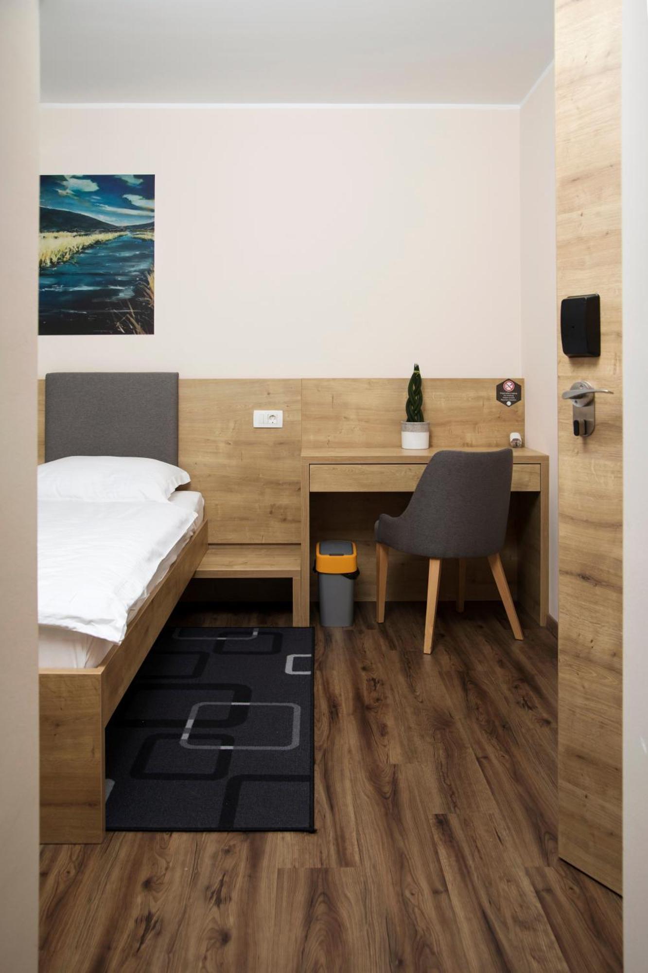Hotel Gostilna S Prenocisci Pav à Rakek Extérieur photo