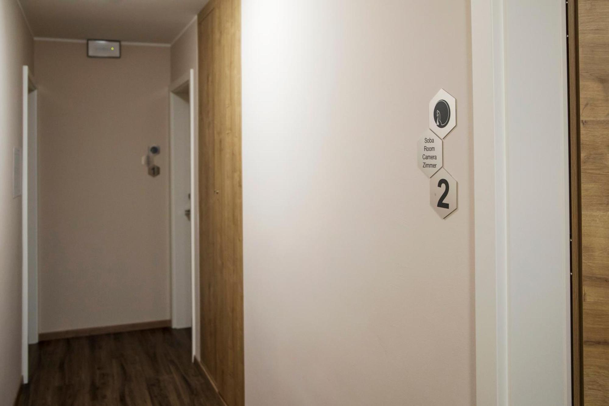 Hotel Gostilna S Prenocisci Pav à Rakek Extérieur photo