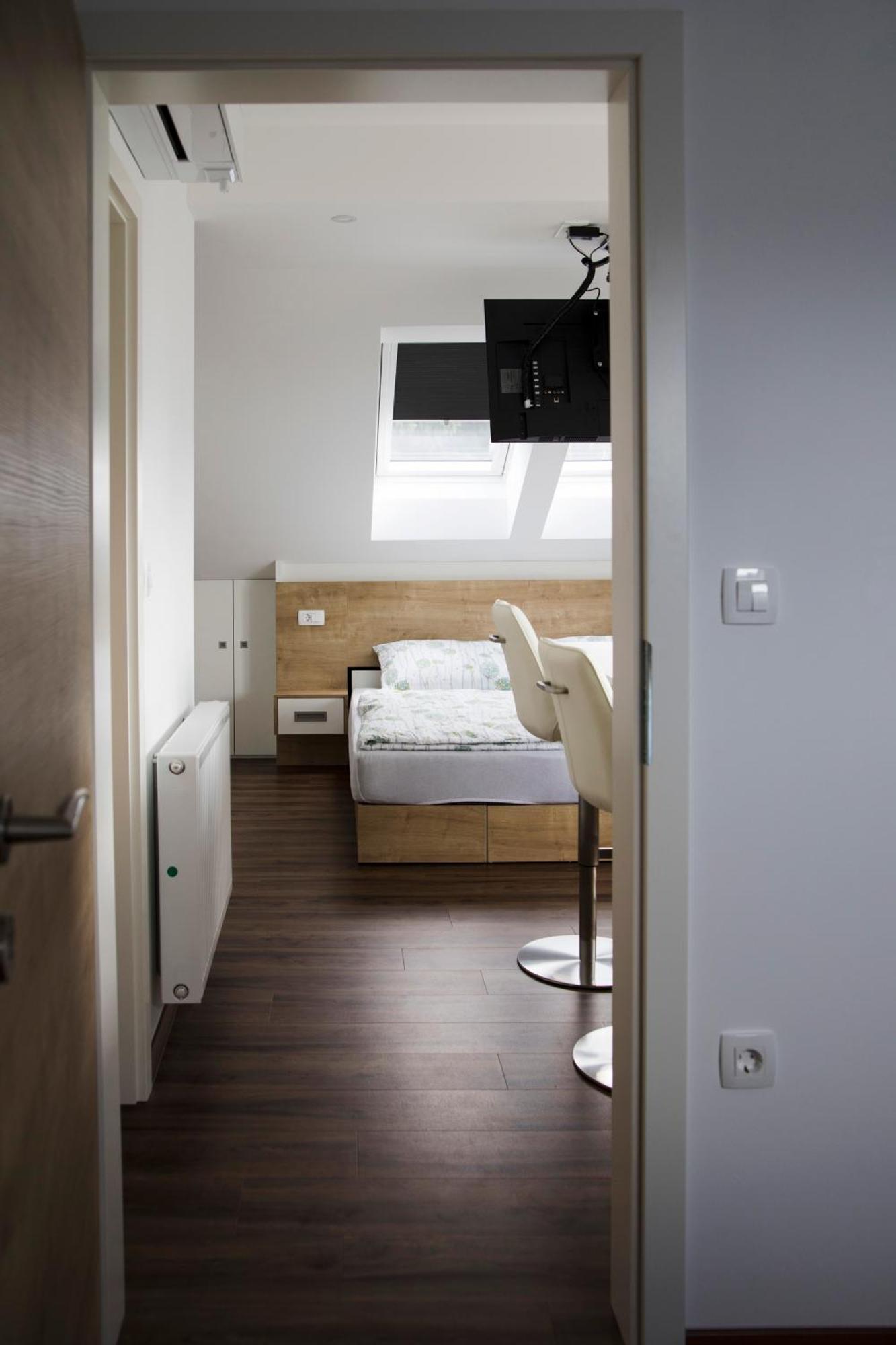 Hotel Gostilna S Prenocisci Pav à Rakek Extérieur photo