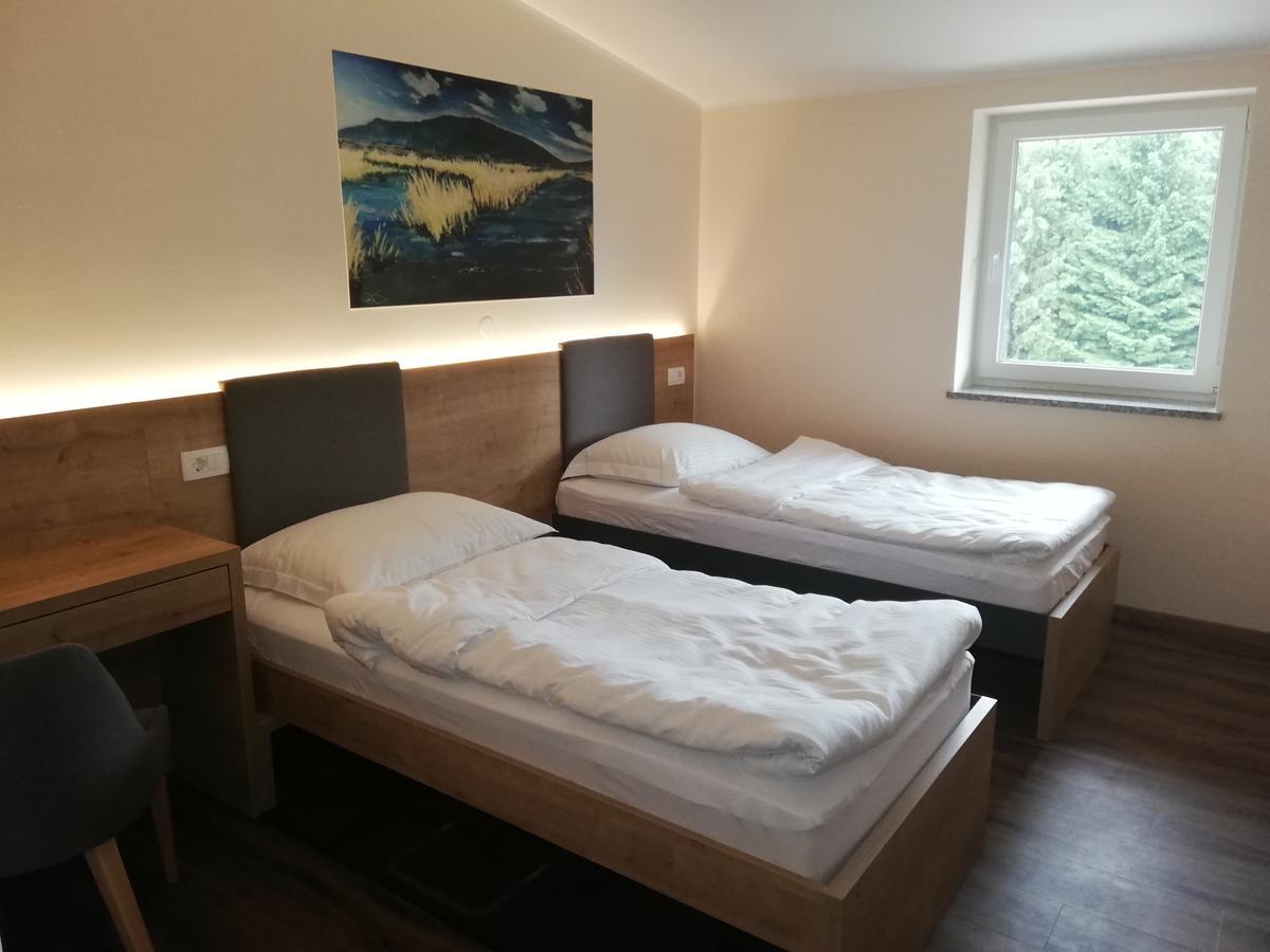 Hotel Gostilna S Prenocisci Pav à Rakek Extérieur photo