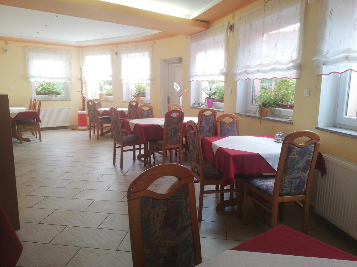 Hotel Gostilna S Prenocisci Pav à Rakek Extérieur photo