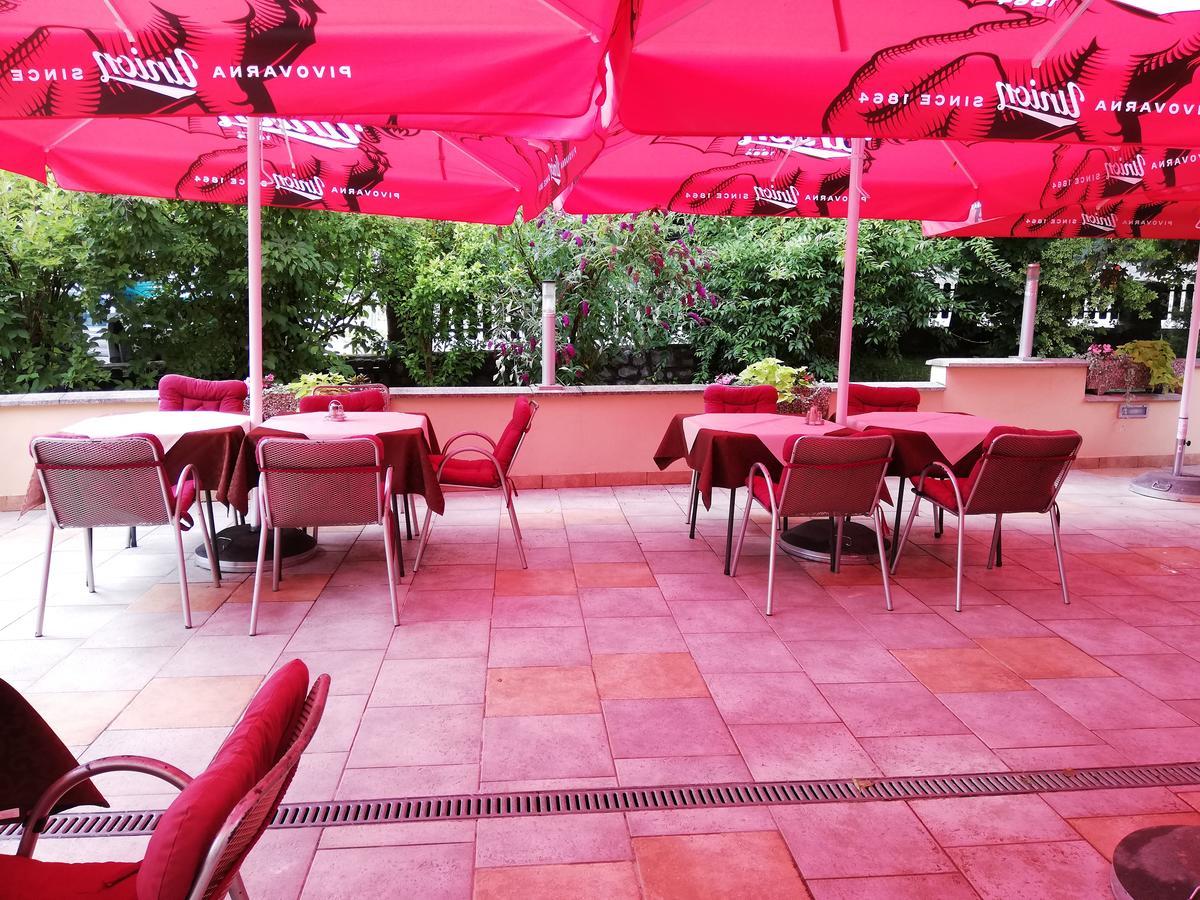 Hotel Gostilna S Prenocisci Pav à Rakek Extérieur photo