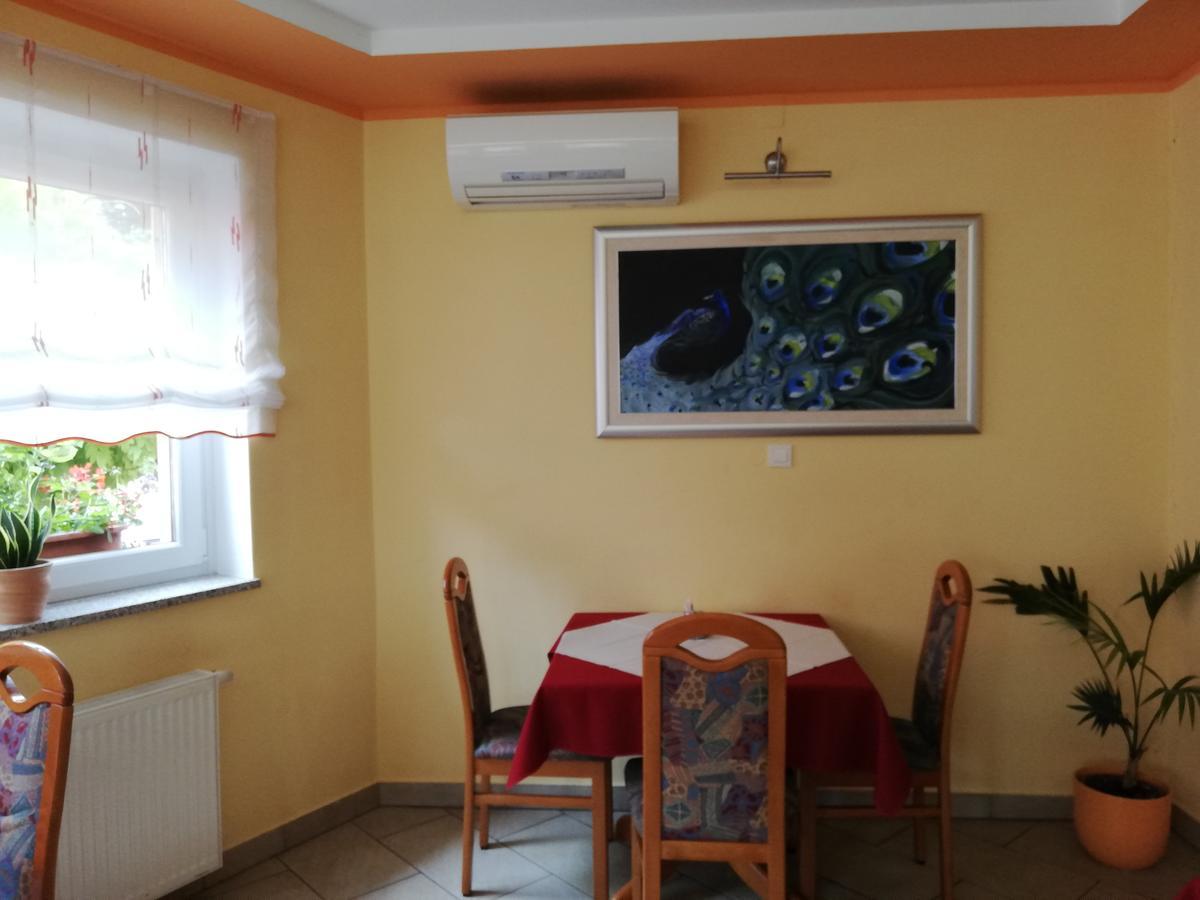 Hotel Gostilna S Prenocisci Pav à Rakek Extérieur photo