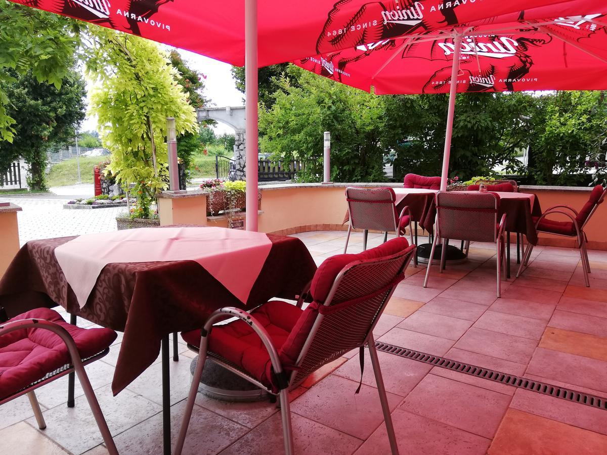 Hotel Gostilna S Prenocisci Pav à Rakek Extérieur photo